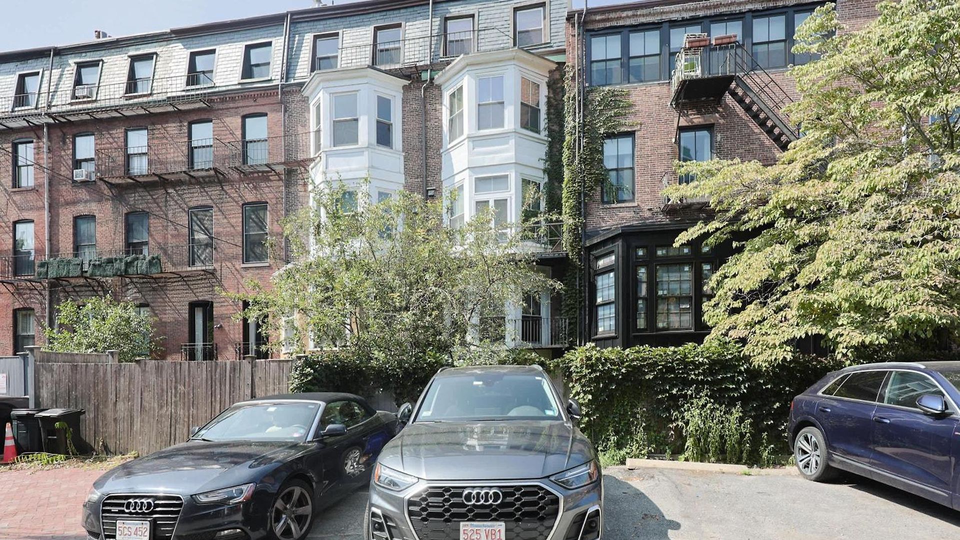 Brownstone Stay, Includes Parking