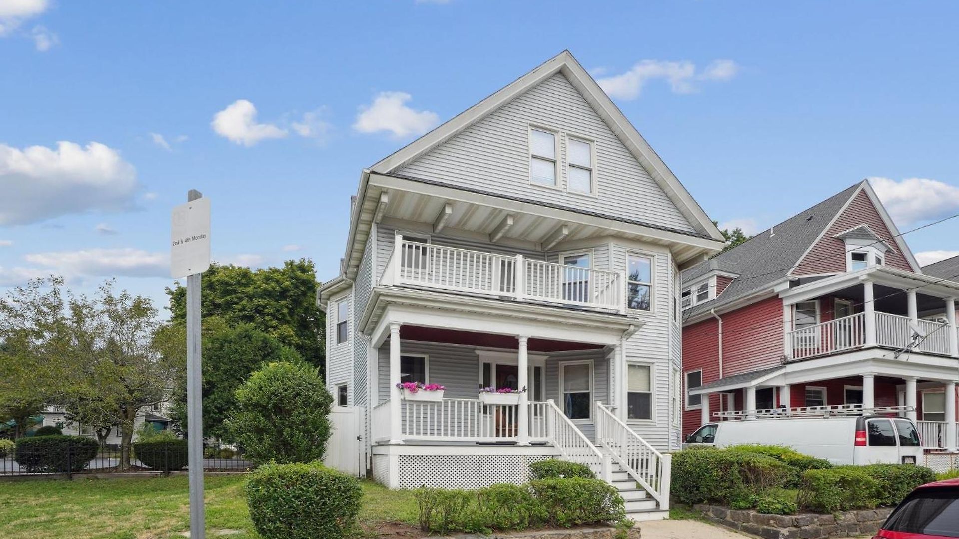 Contemporary Duplex Near The T Holiday home Boston