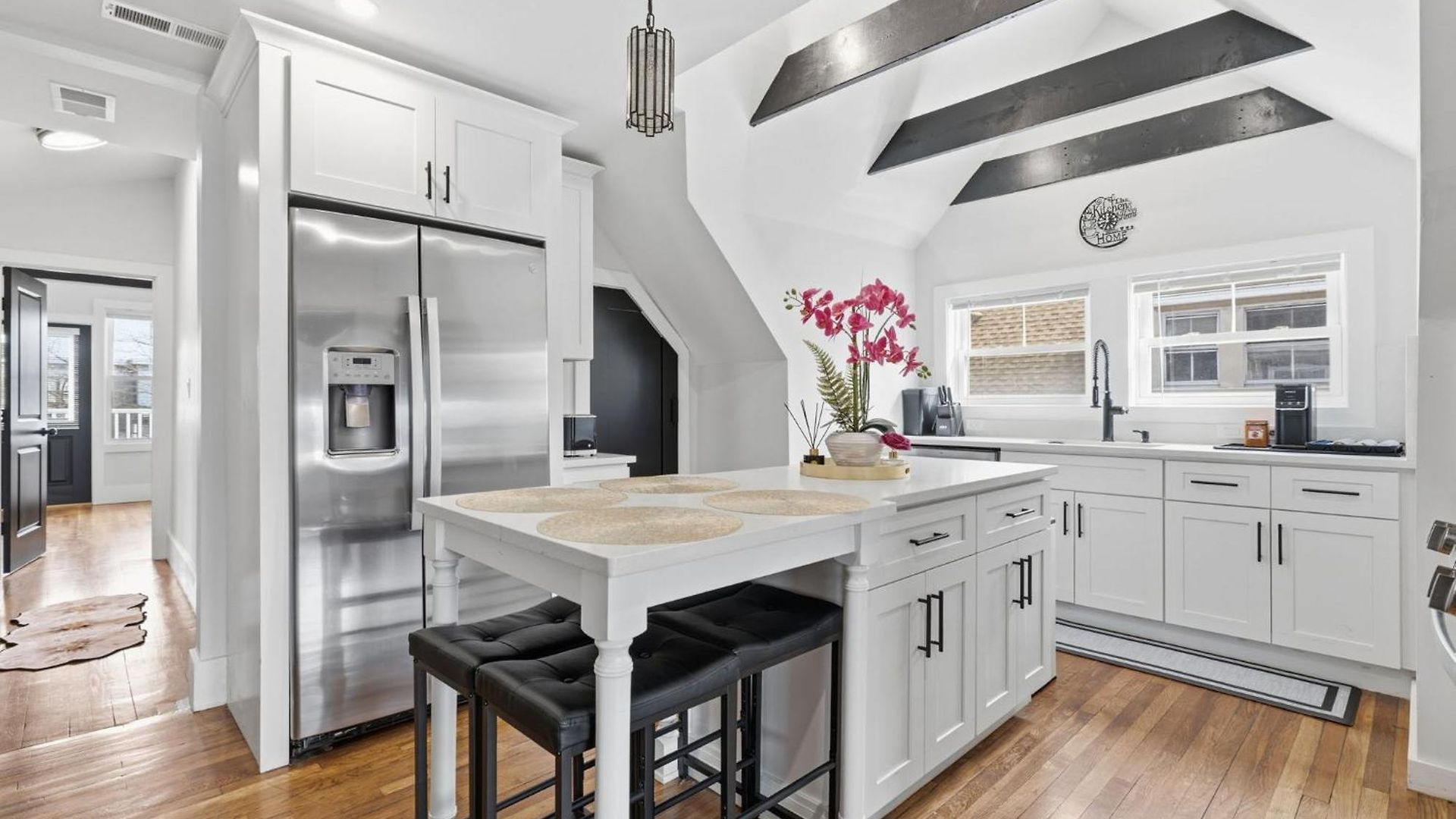 Apartment Bright And Spacious 3br Apt, Gated 2 Car Parking Boston