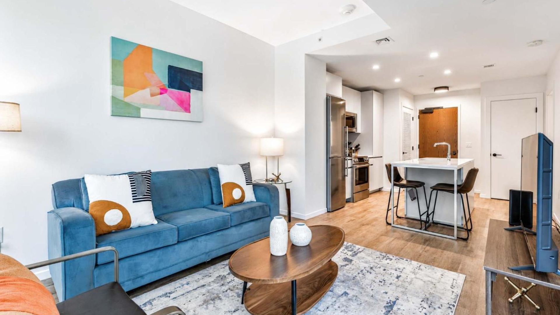 Bright Seaport Walk To Waterfront Dining *