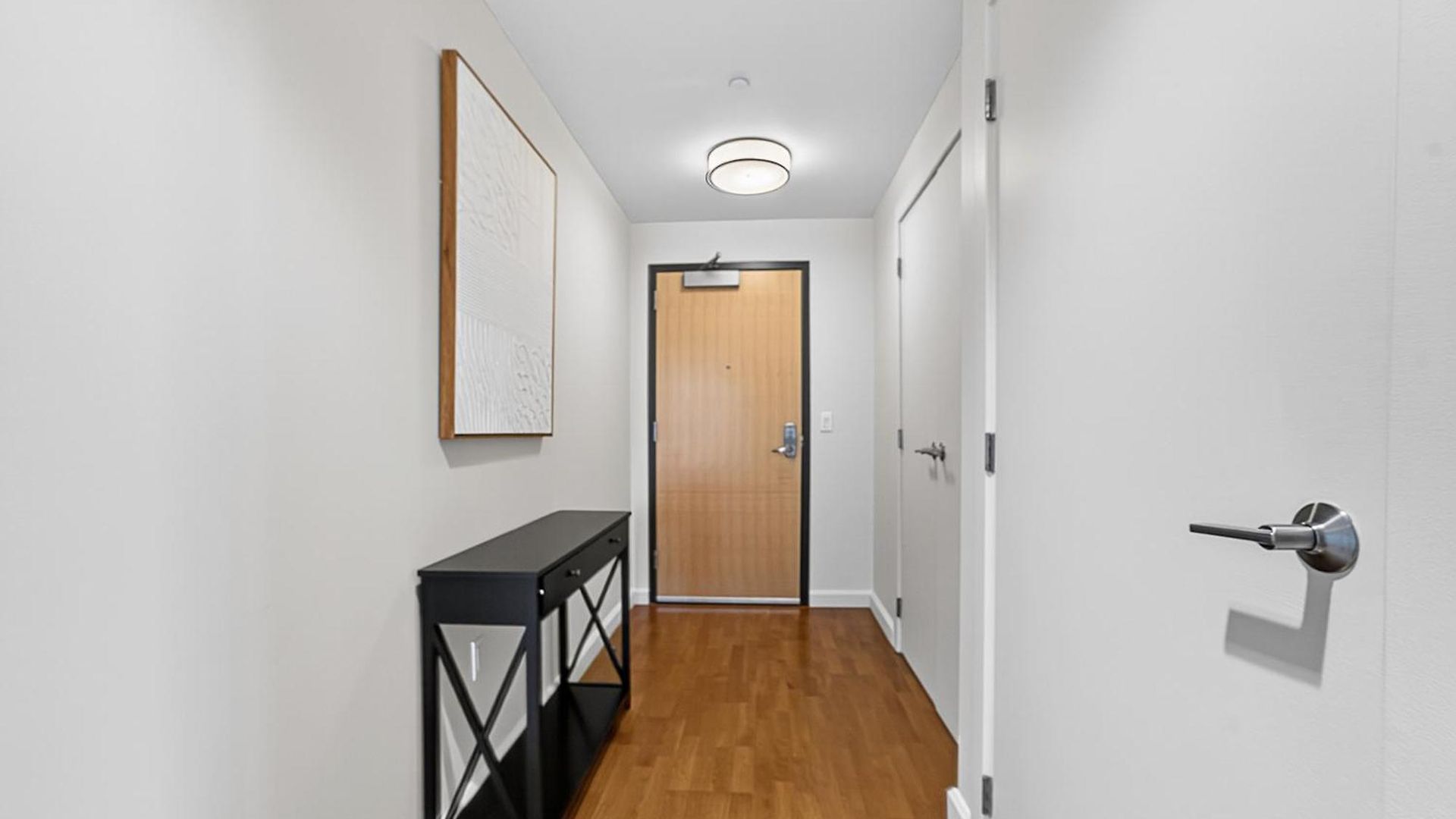 2 Bedroom Lux In Downtown Tower Apartment