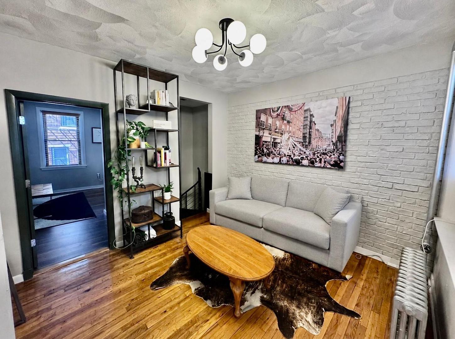 Street Hideaway Apartment *