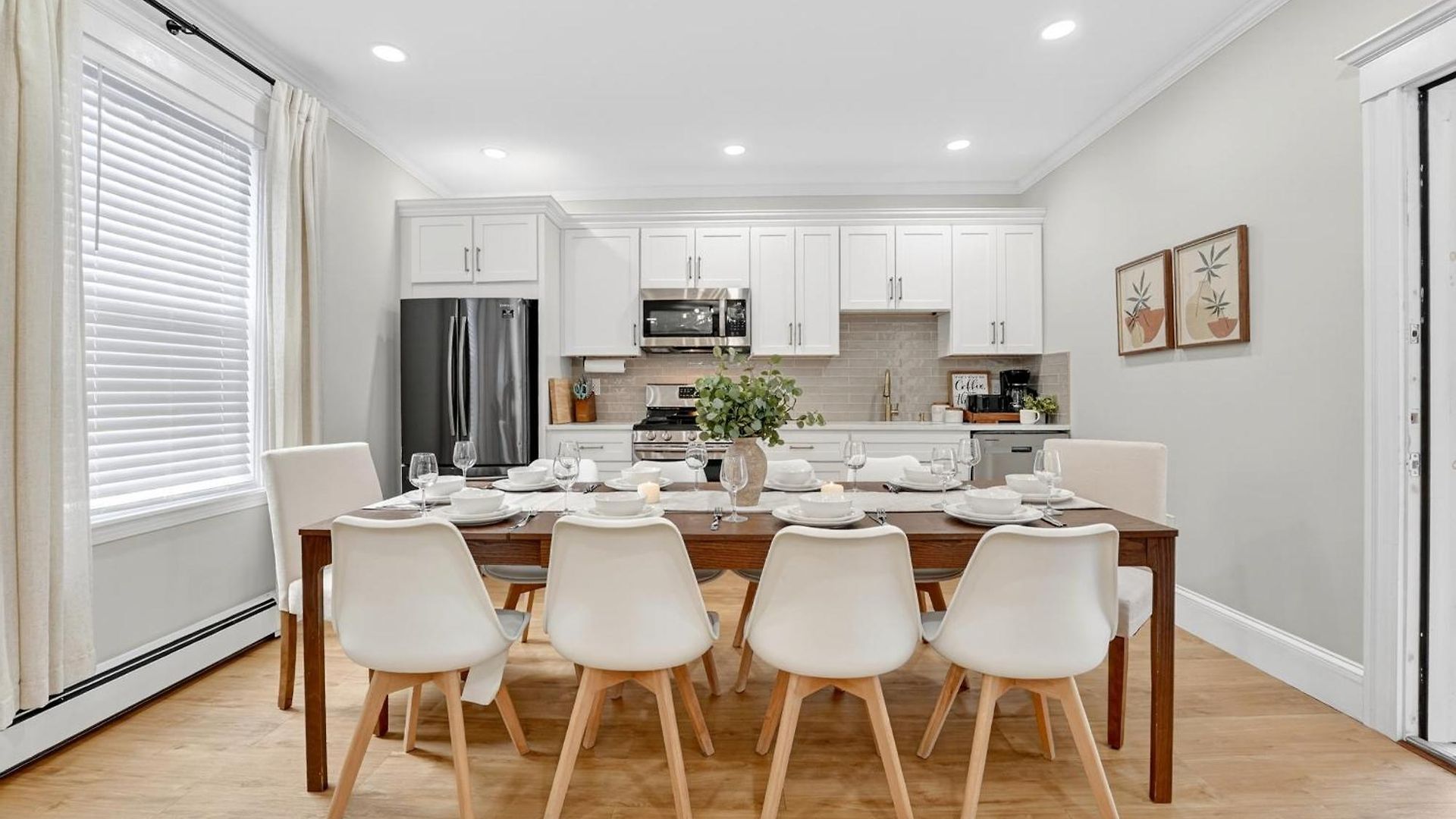 Apartment Spacious 5 Bedroom Near Train & Parking Boston
