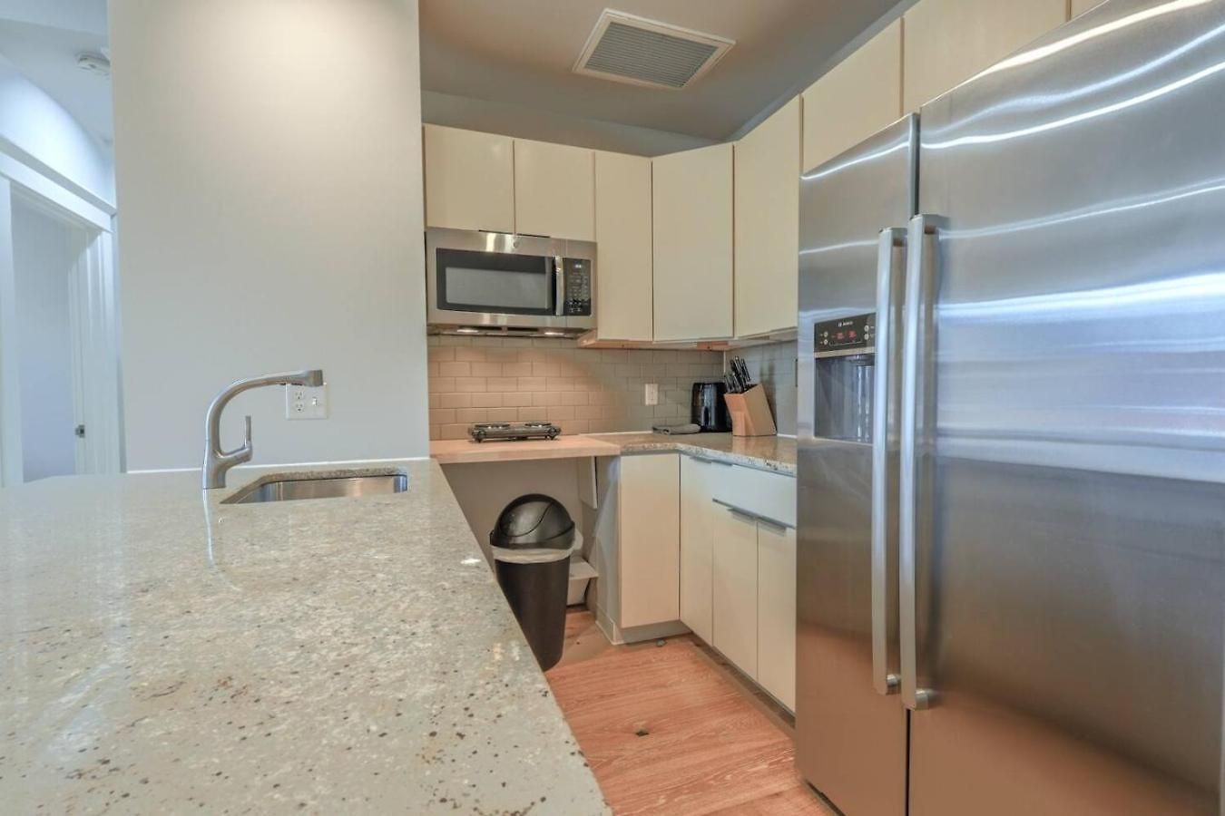 Back Bay Gem 1br On Newbury Street Boston