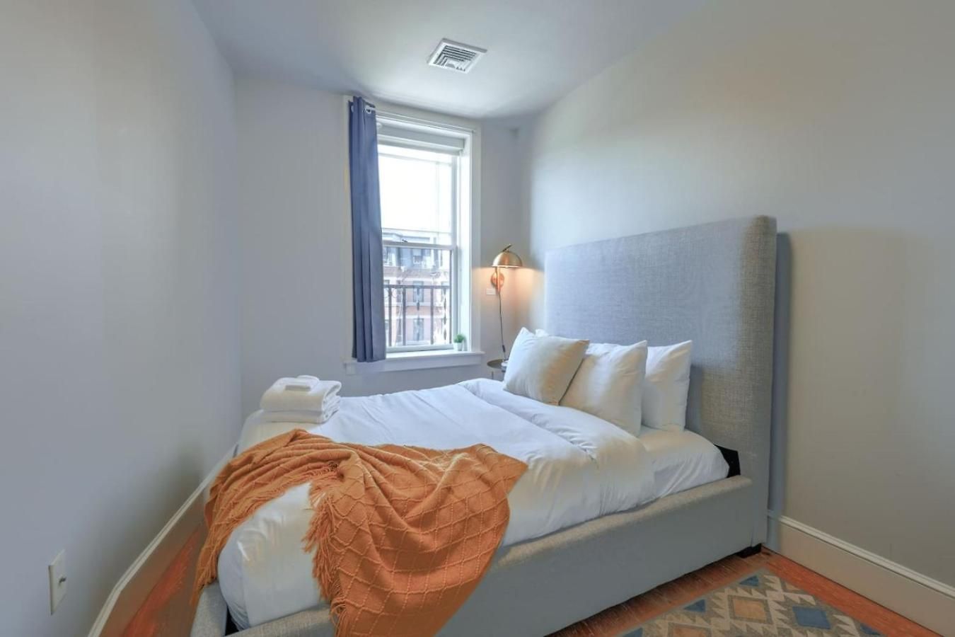 Back Bay Gem 1br On Newbury Street Apartment Boston