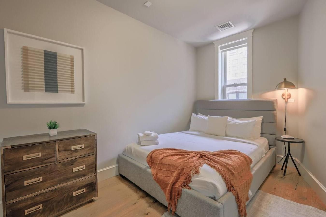 Stylish 1br Newbury St Apartment Boston