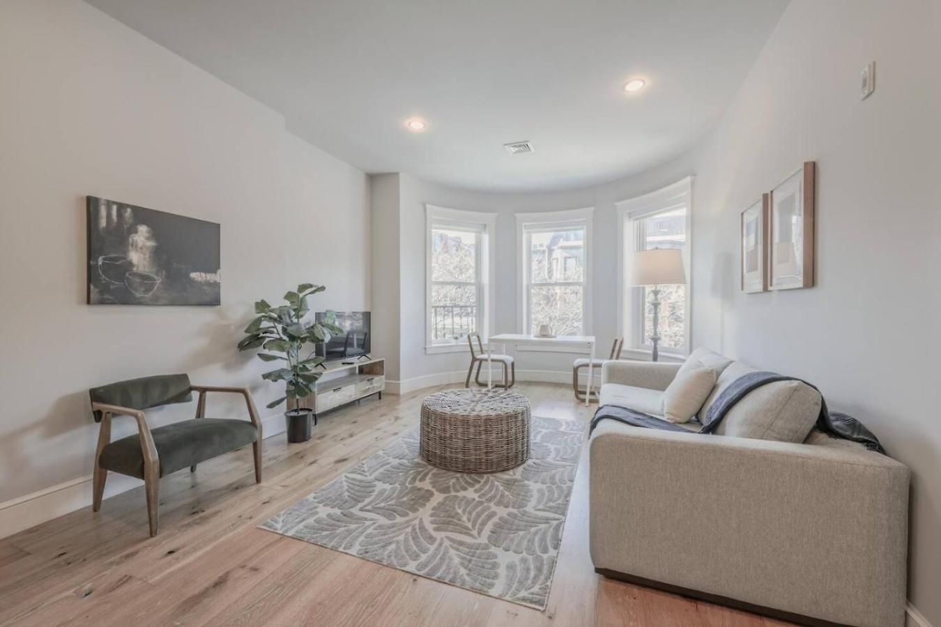 Spacious 1bed 1bath In Back Bay *