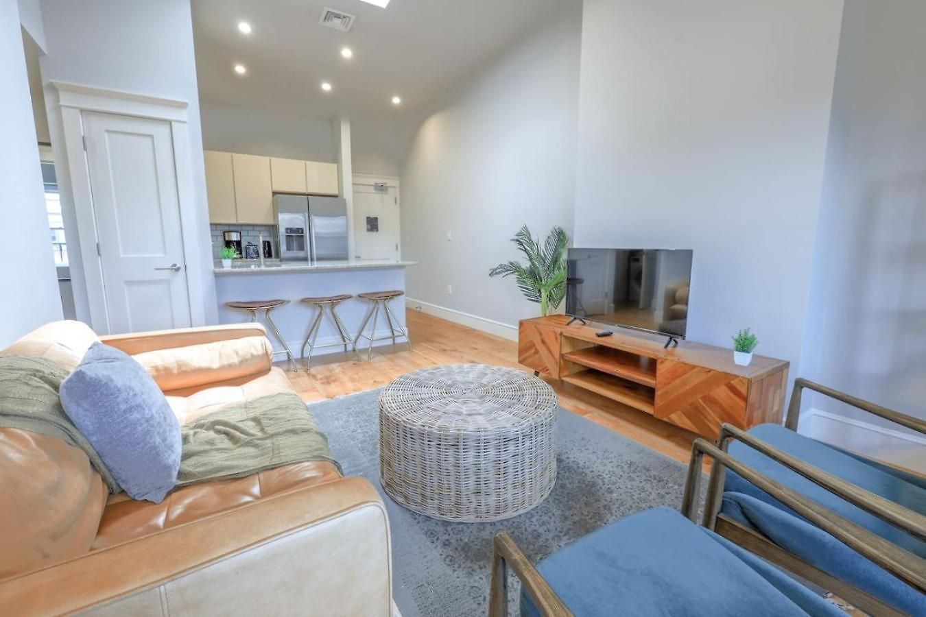 Unbeatable Location Newbury Street 1br