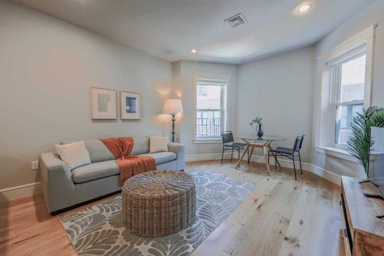 Modern 1bed 1bath In Back Bay Boston