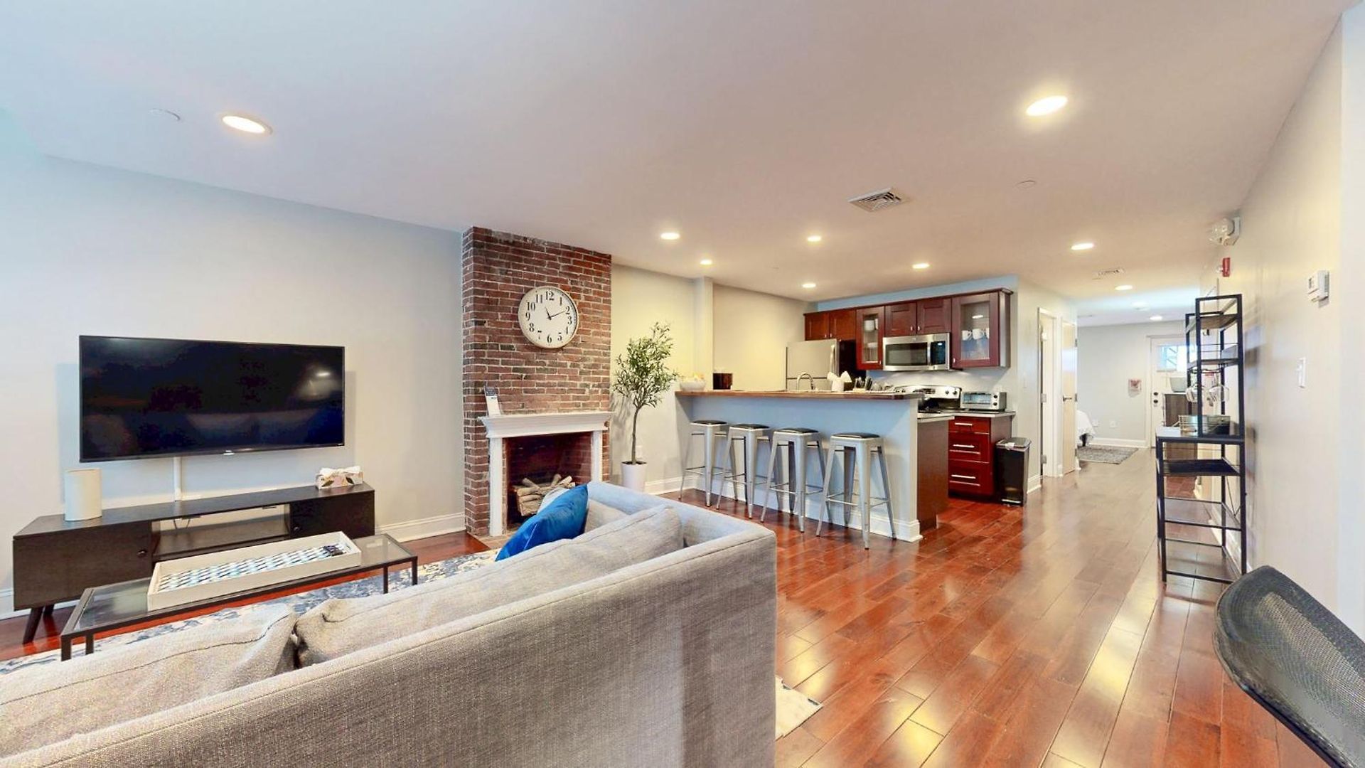 Spacious 1b In Faneuil Hallquincy Market Apartment Boston