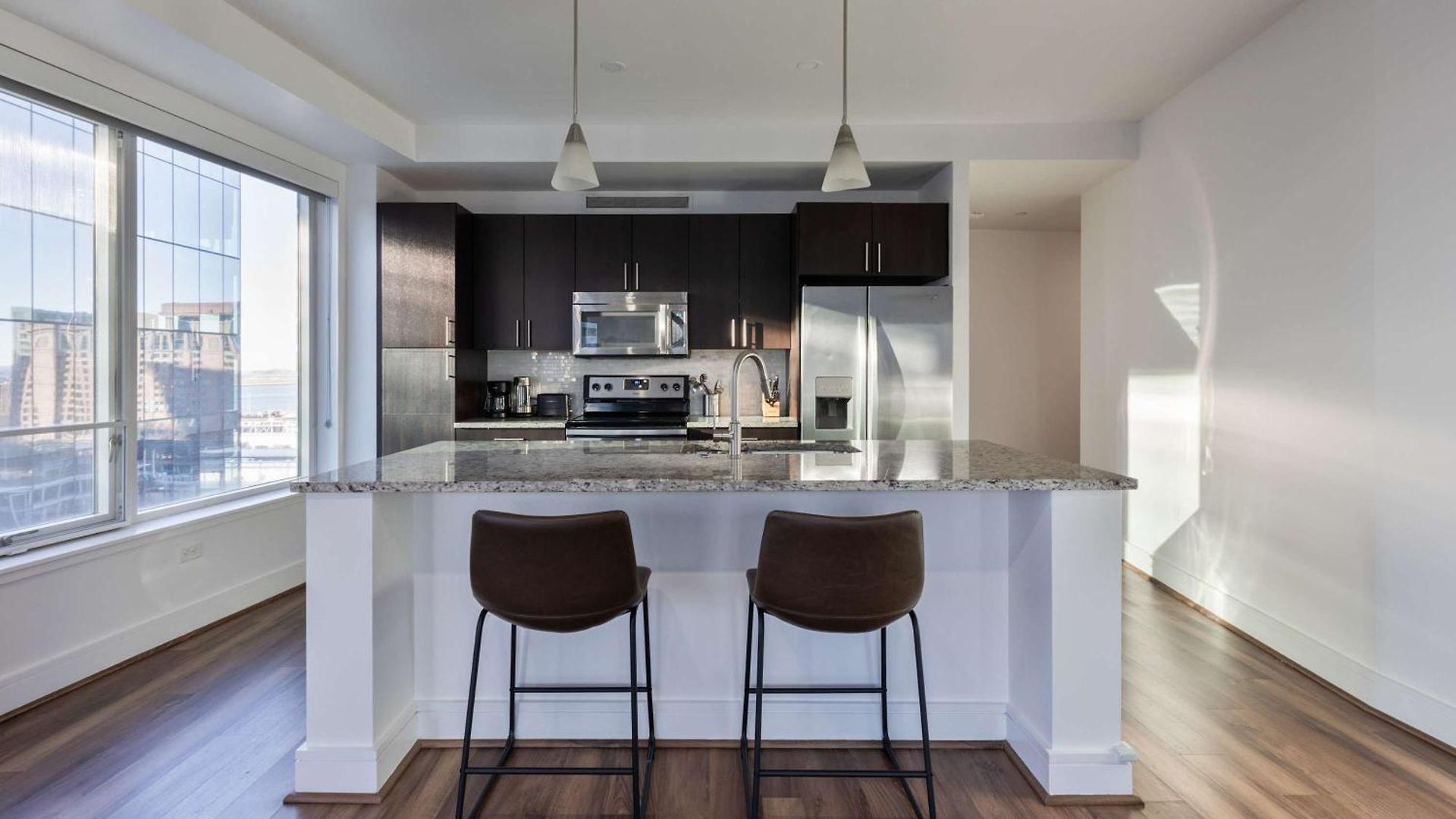 Waterfront Luxury Living & Walk To Dining * Boston