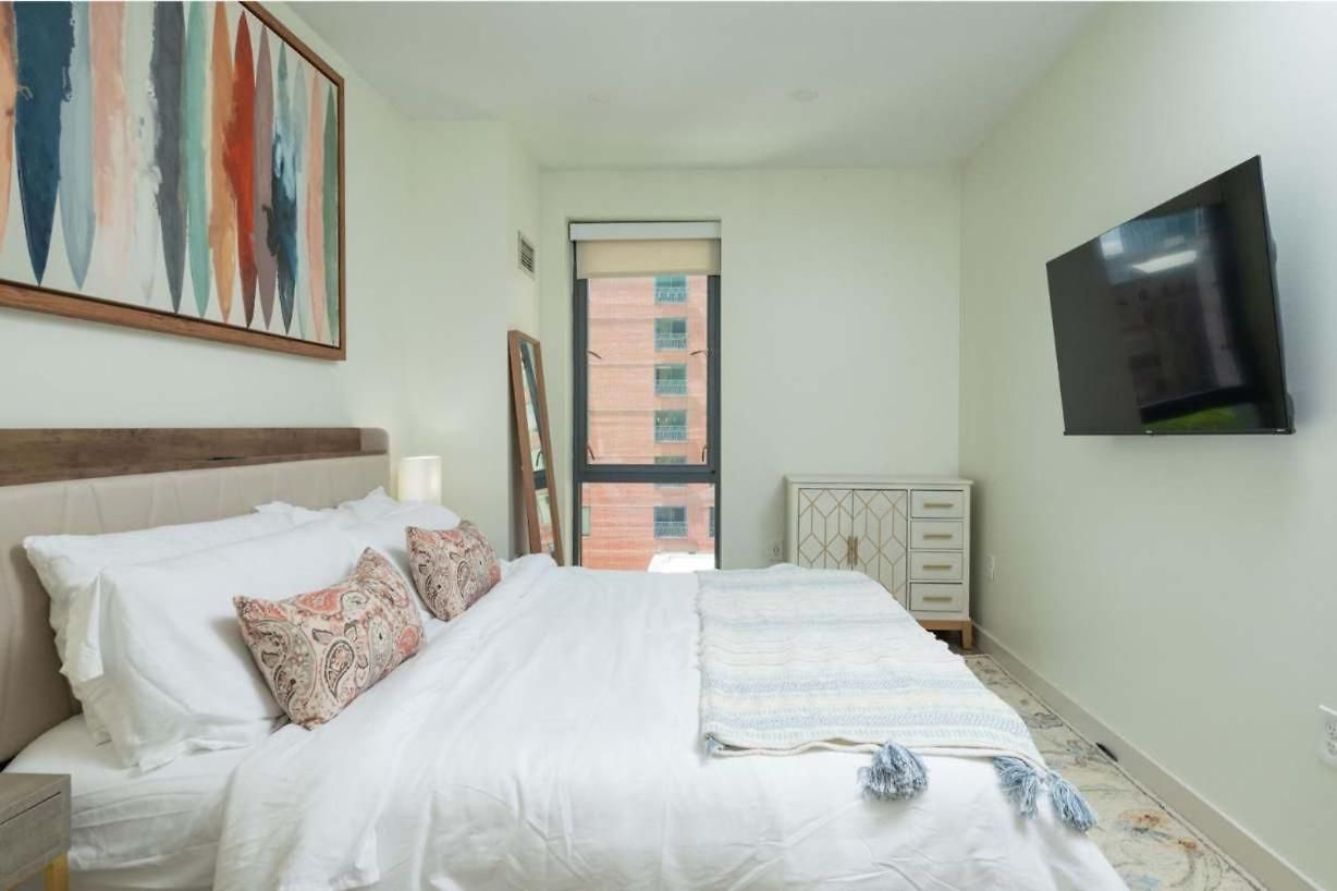 2br Den Fenway Walk To Bu Longwood Red Sox * Boston