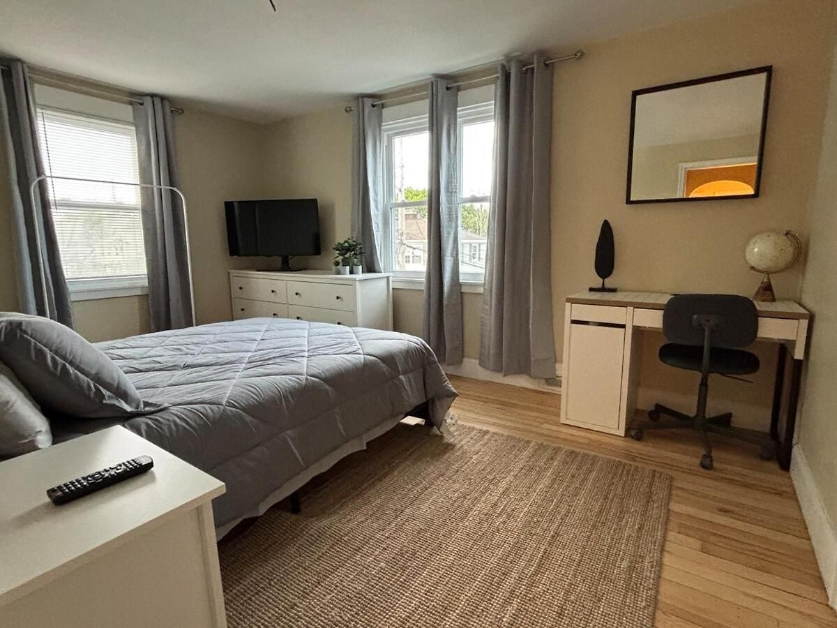 Modern 3 Bedroom With Parking In * Boston