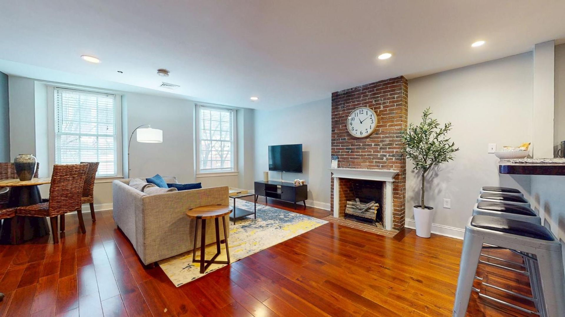 Spacious 1b In Faneuil Hallquincy Market Apartment Boston