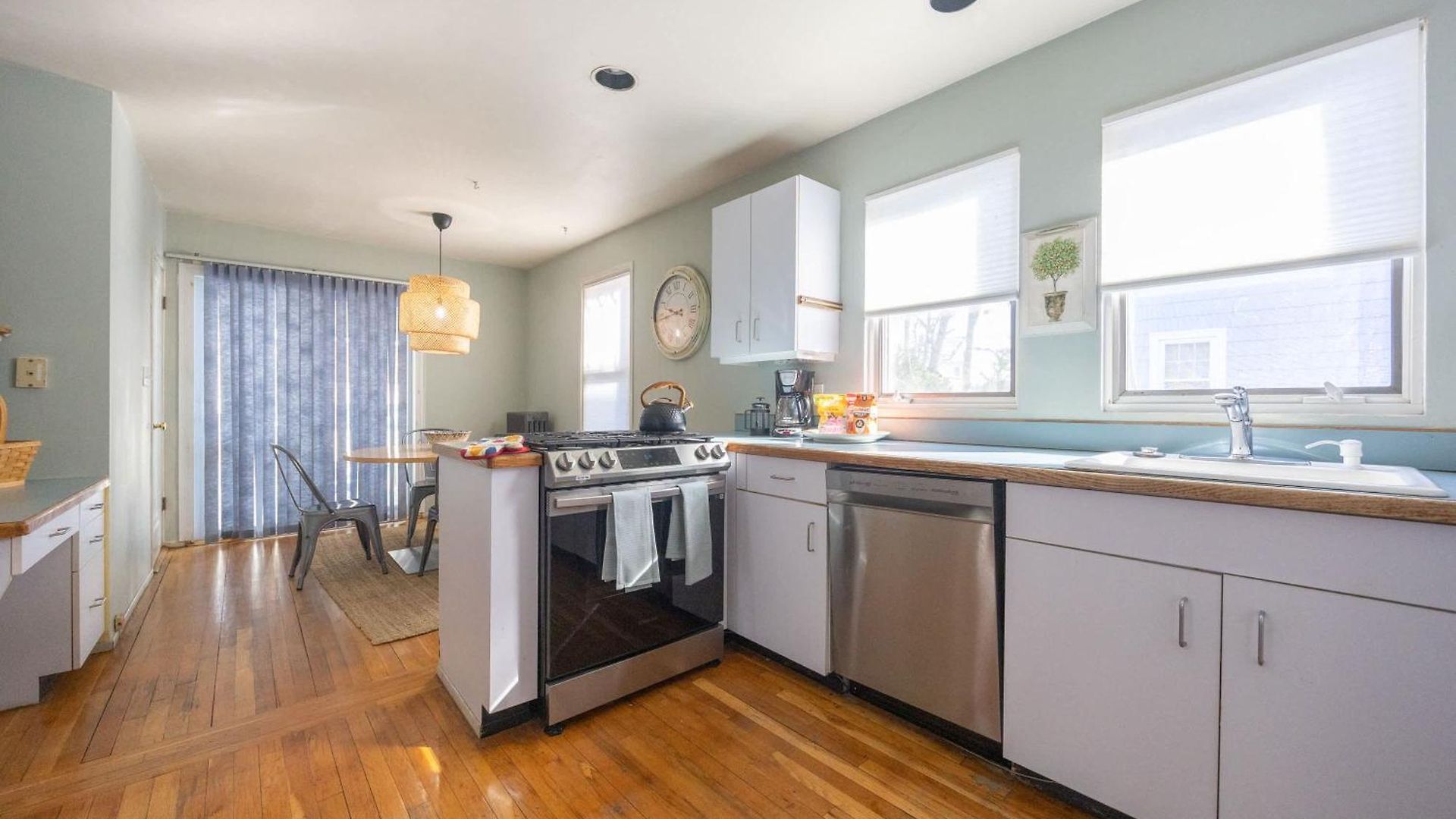 Walk To T, Jamaica Pond, Dining & Whole Foods Apartment *