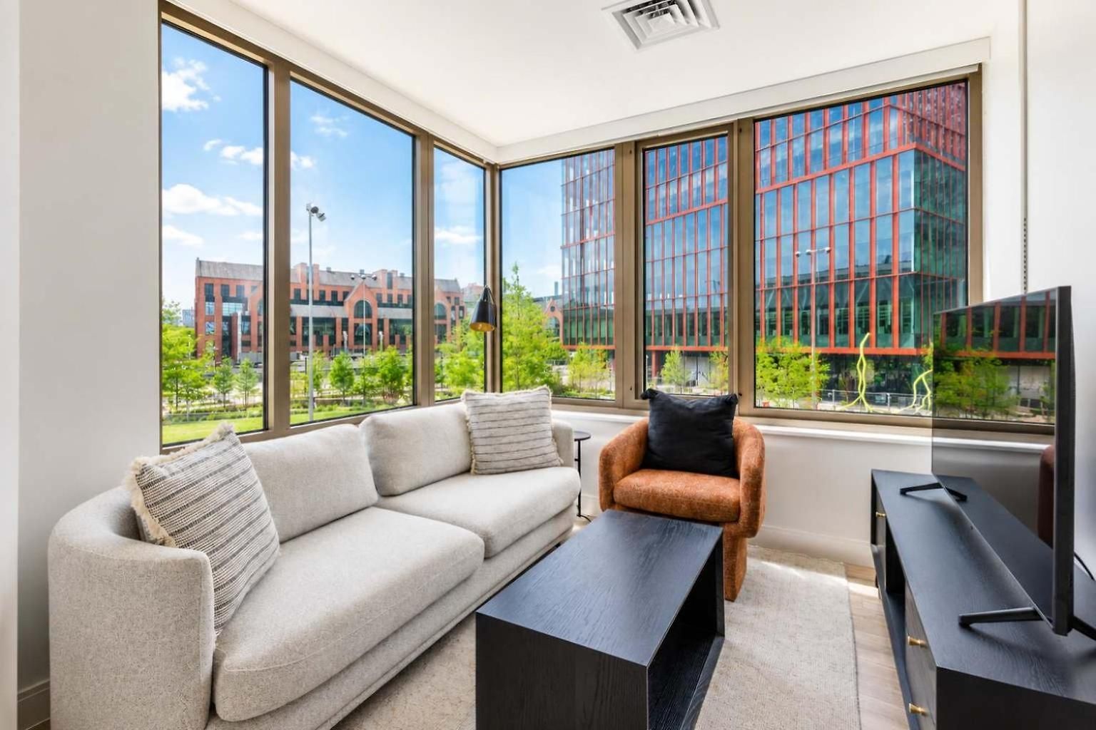 Luxury Near Harvard Business & Gym