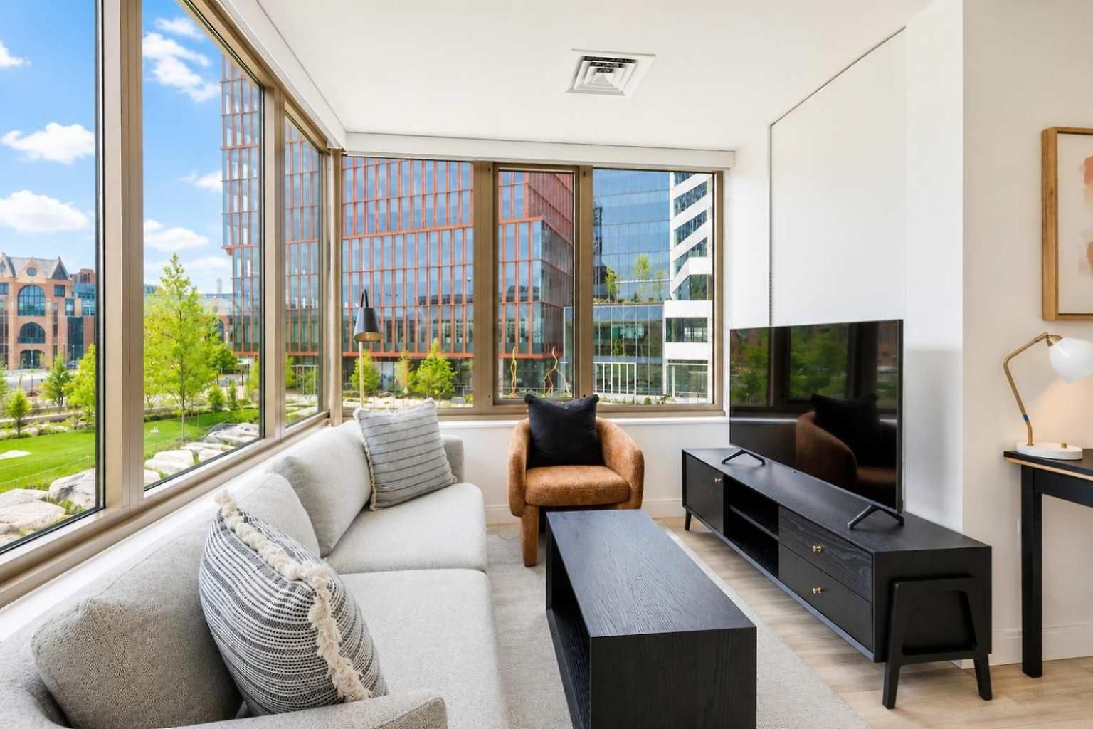 Luxury Near Harvard Business & Gym * Boston
