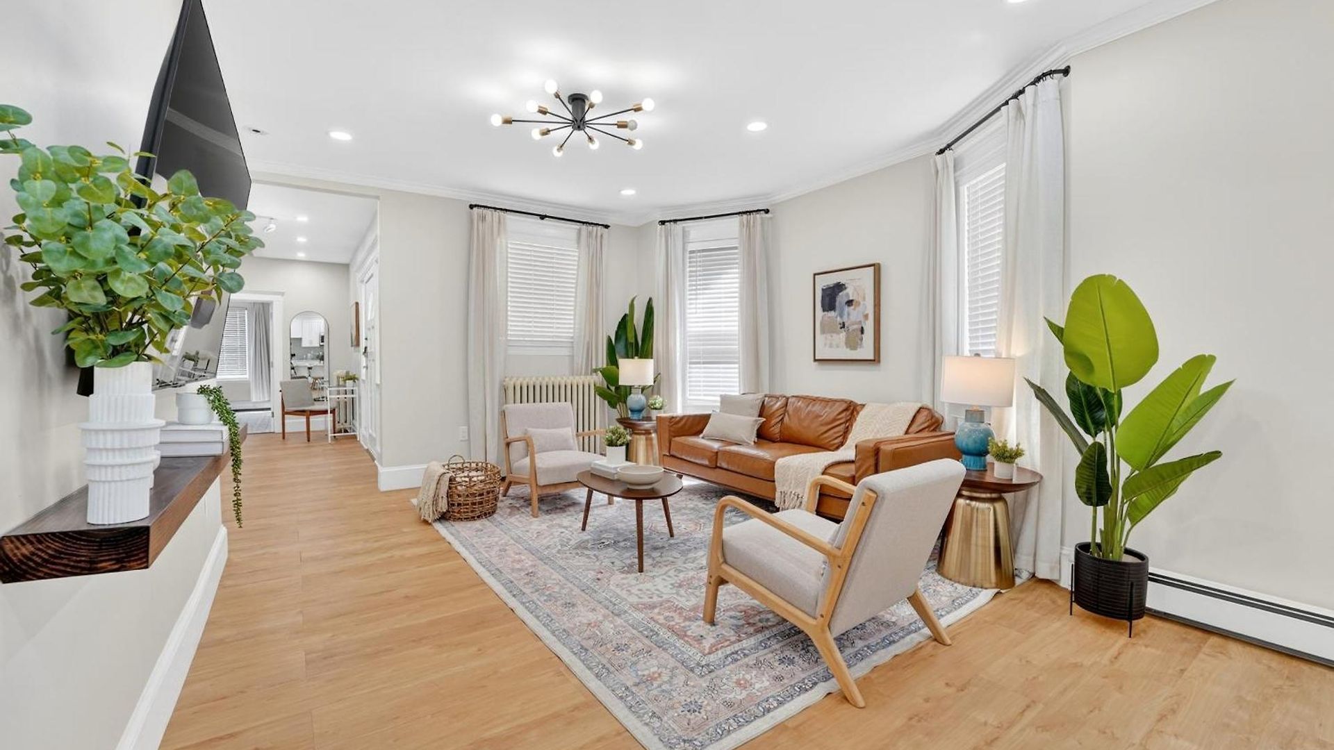 Spacious 5 Bedroom Near Train & Parking Apartment Boston