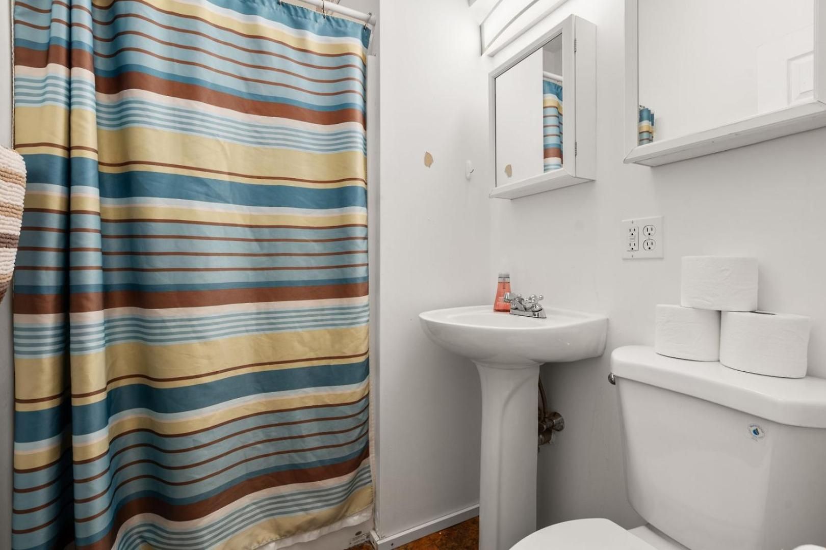 W/ Ac, W/d & Desk Apartment Boston
