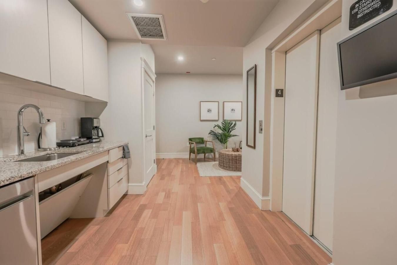 Apartment Bright Newbury Street 1 Bedroom *