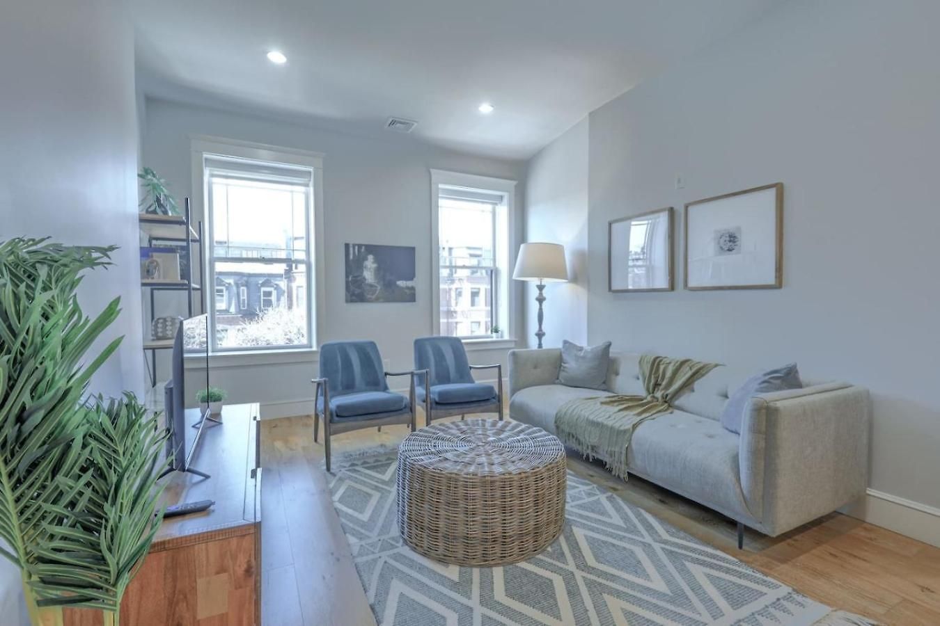 Back Bay Gem 1br On Newbury Street Boston
