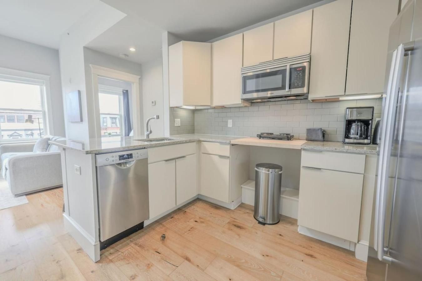 Light-filled Back Bay 1 Bedroom Apartment Boston