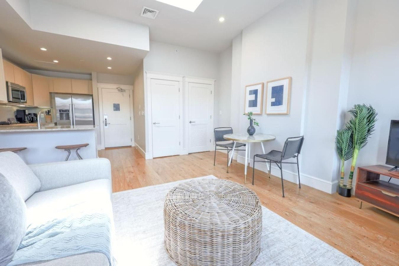 Light-filled Back Bay 1 Bedroom Boston