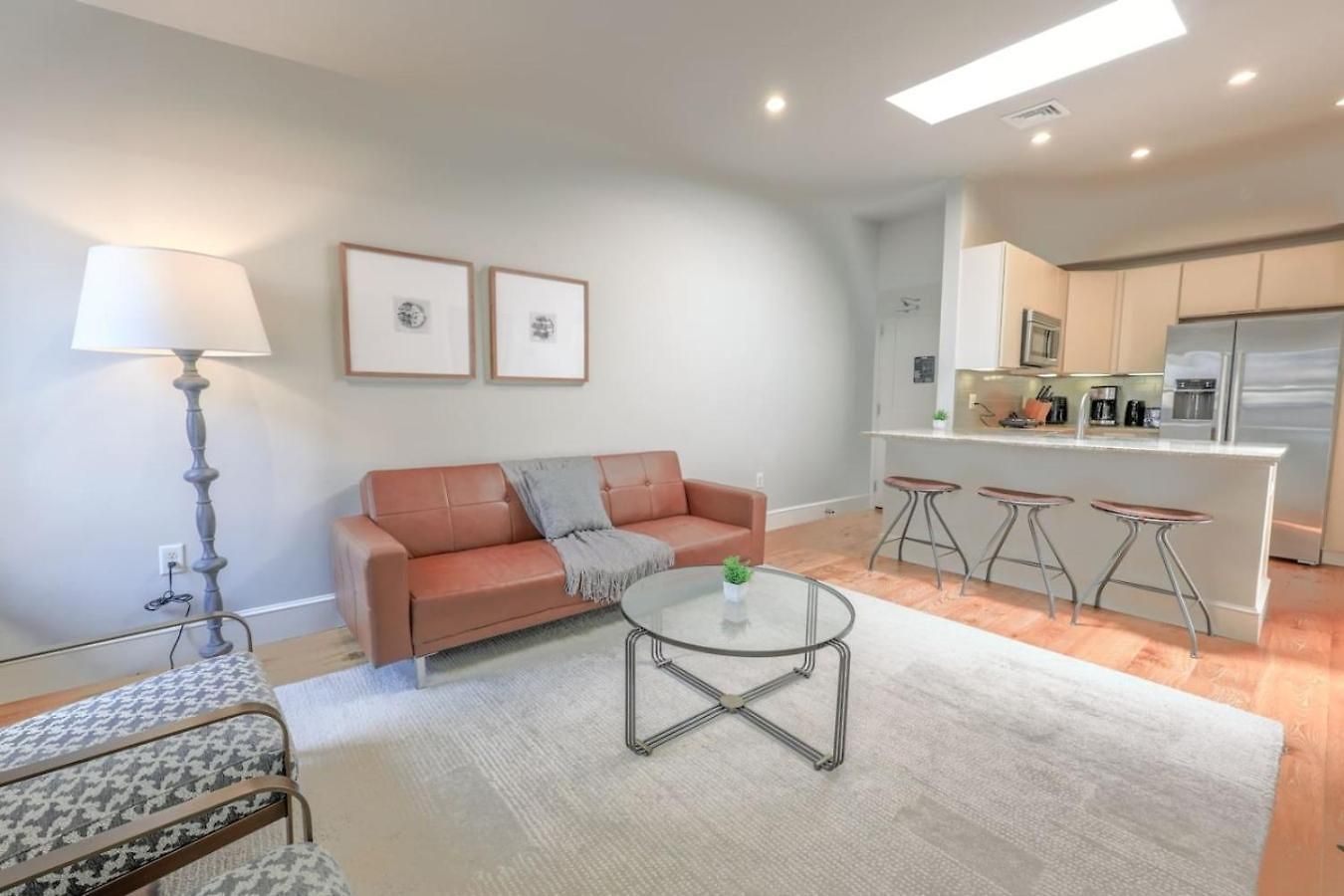 Classic Back Bay 1br On Newbury Street Apartment