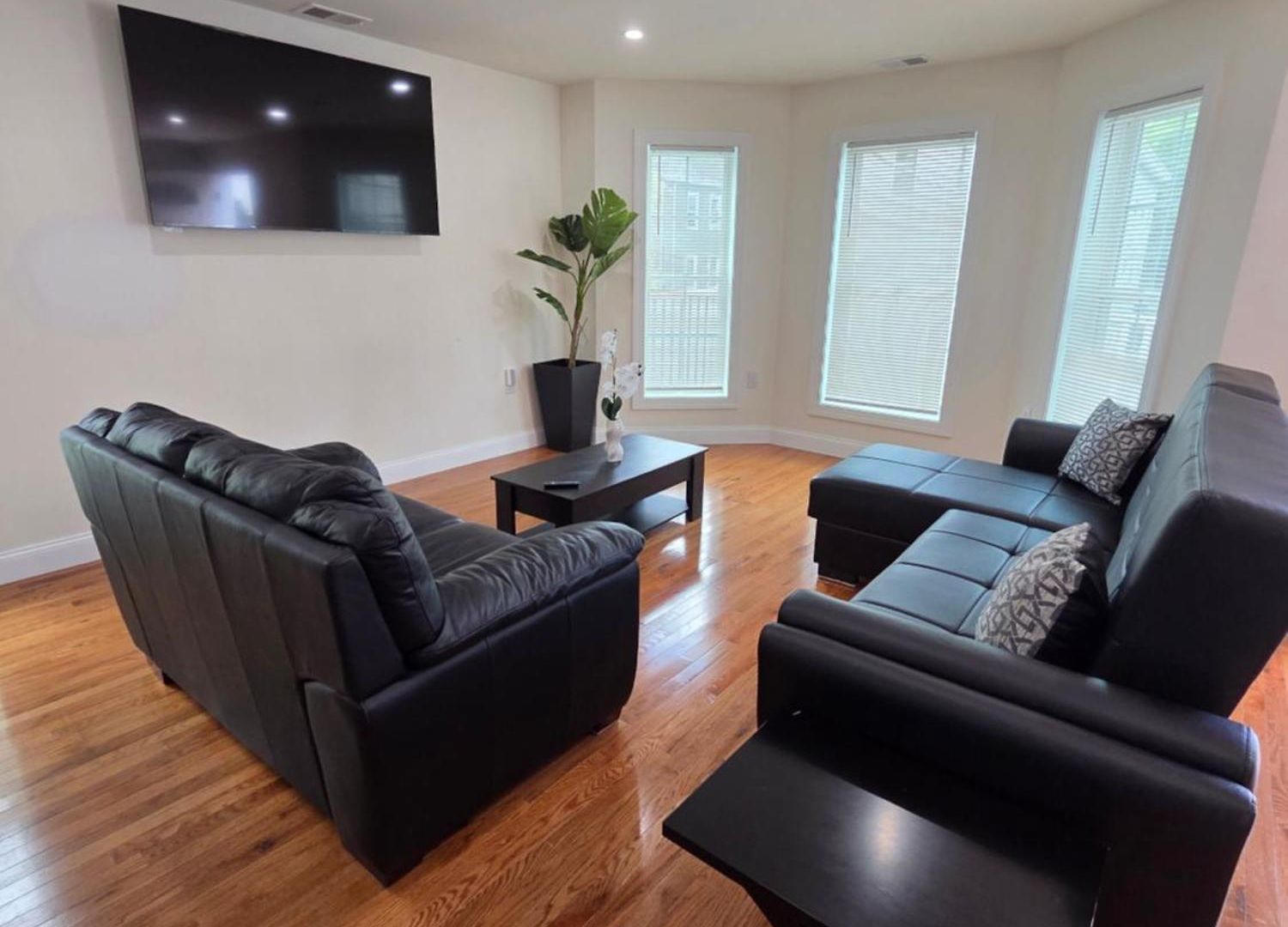 A New 3 Bedroom 4 Beds 2 Bath, 1 *