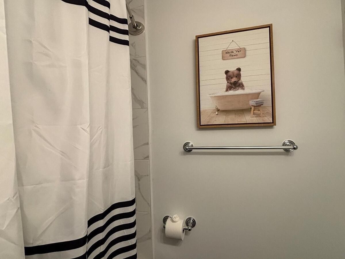 Modern 3 Bedroom With Parking In Apartment