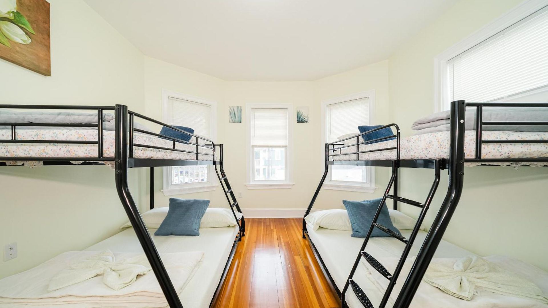 Inviting 4br - Kid Friendly - Near I-95 & Free Parking 90-2 *