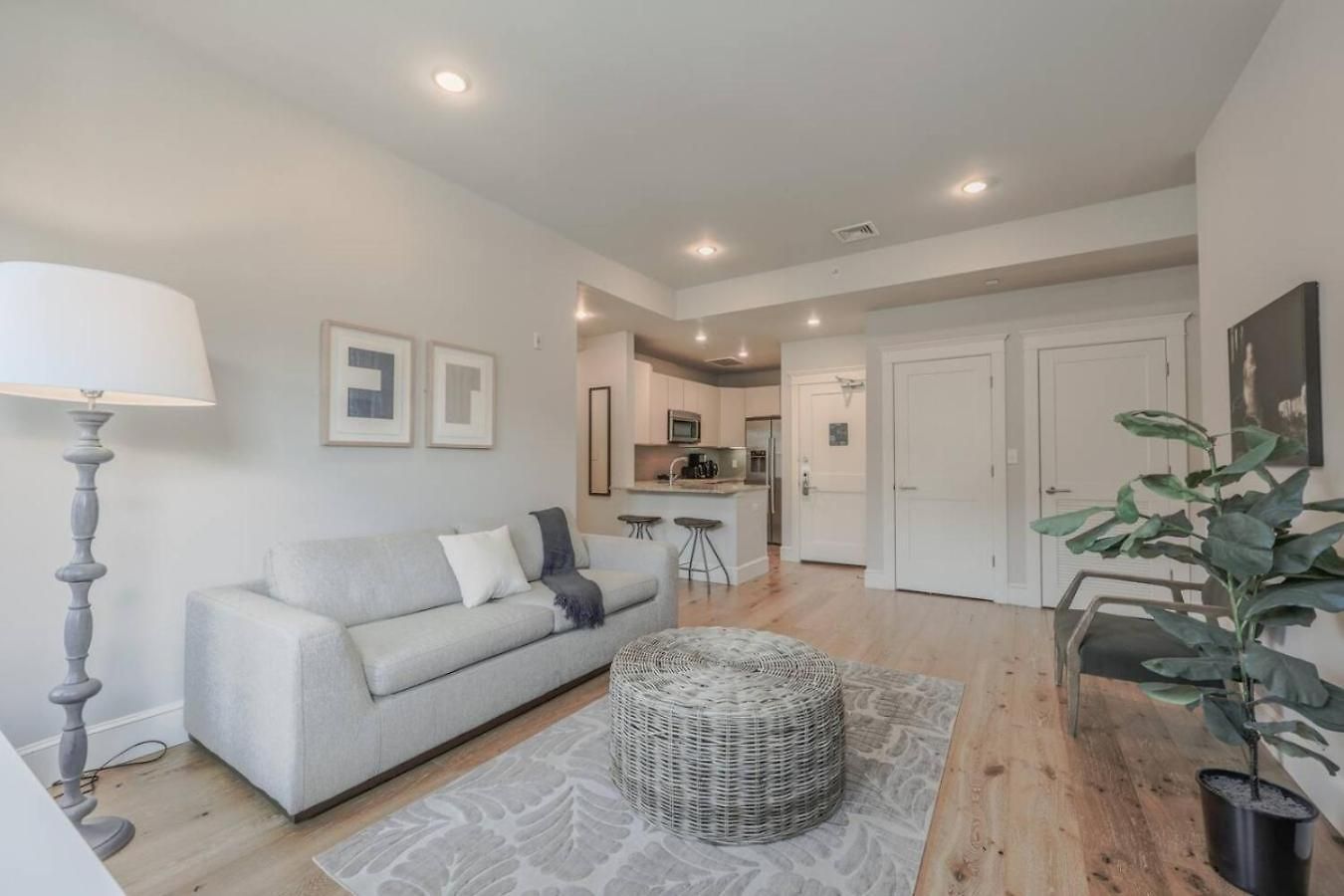 Spacious 1bed 1bath In Back Bay