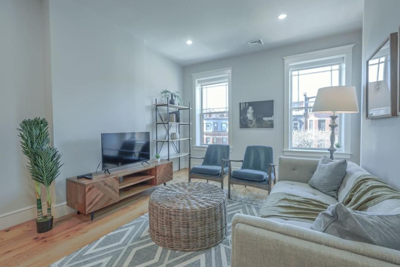 Apartment Back Bay Gem 1br On Newbury Street *