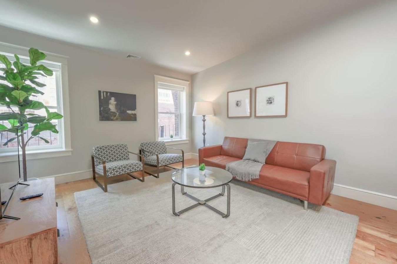 Classic Back Bay 1br On Newbury Street