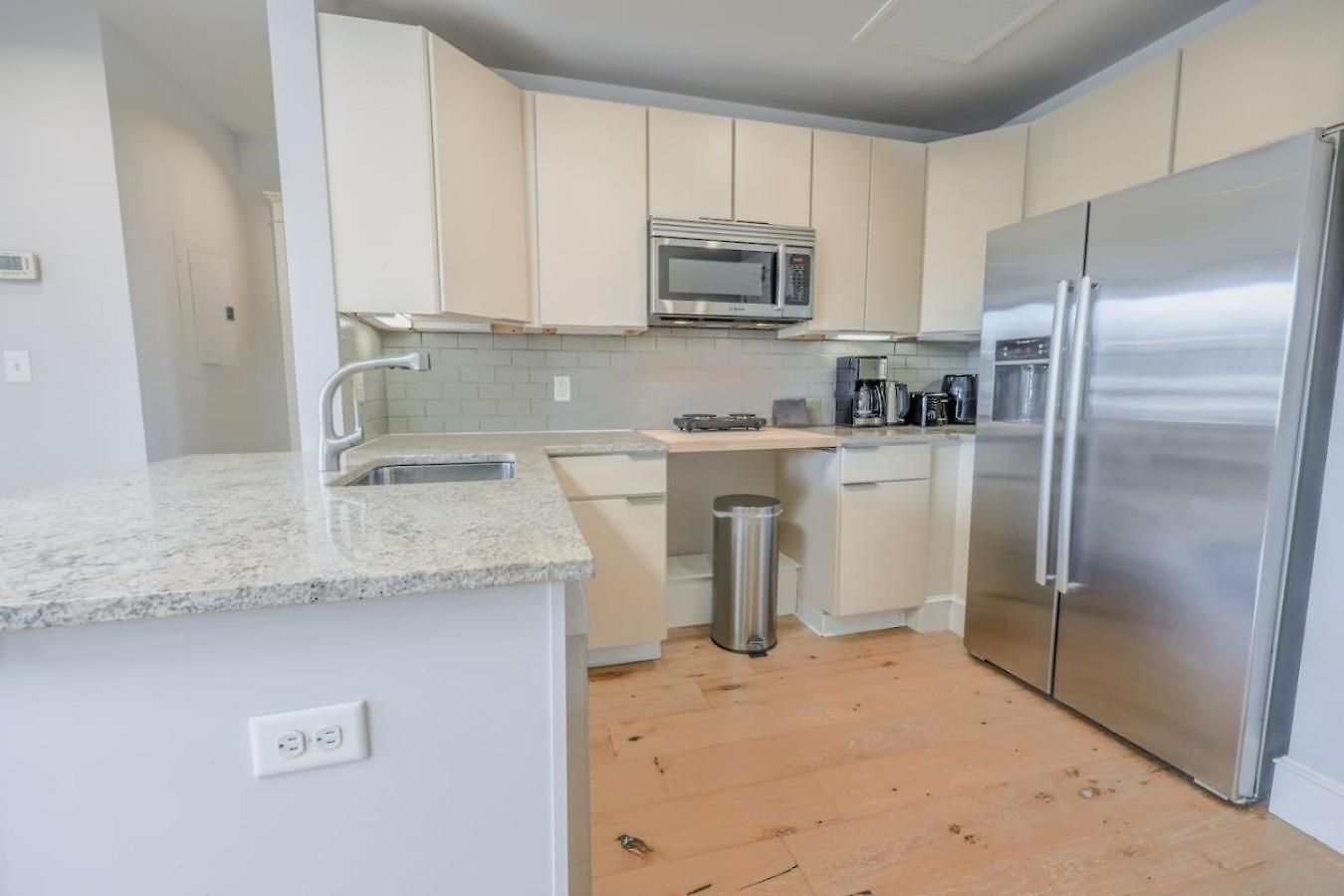 Light-filled Back Bay 1 Bedroom Apartment Boston