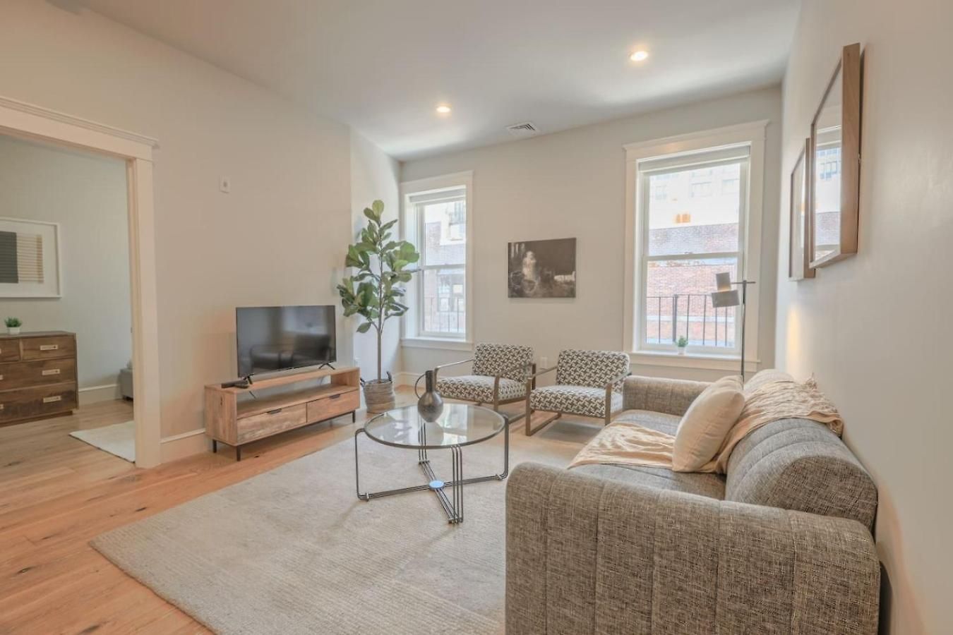 Stylish 1br Newbury St