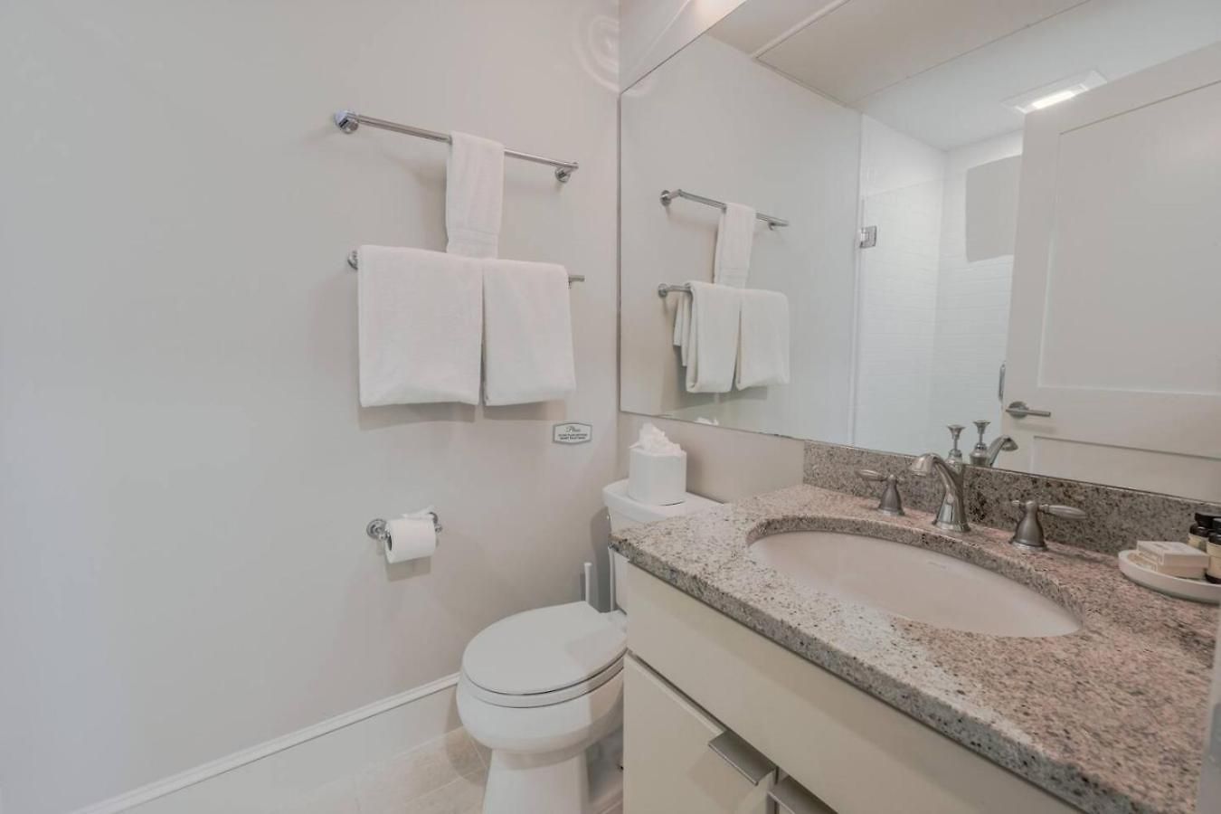 Unbeatable Location Newbury Street 1br Apartment *