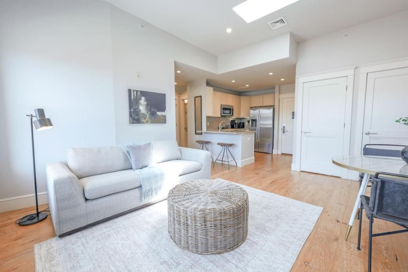 Light-filled Back Bay 1 Bedroom Apartment