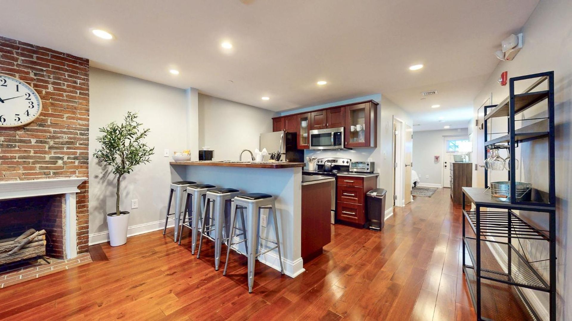 Spacious 1b In Faneuil Hallquincy Market Apartment *