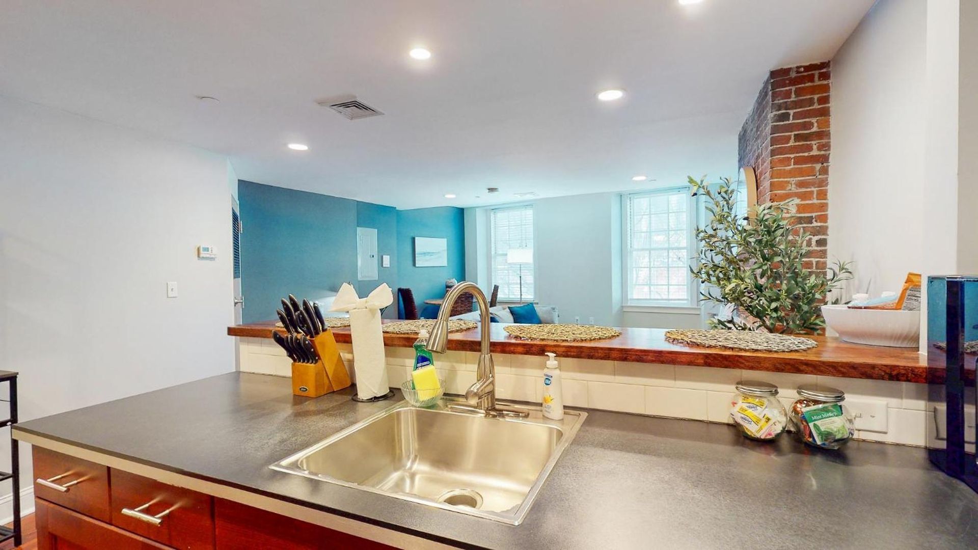 Spacious 1b In Faneuil Hallquincy Market
