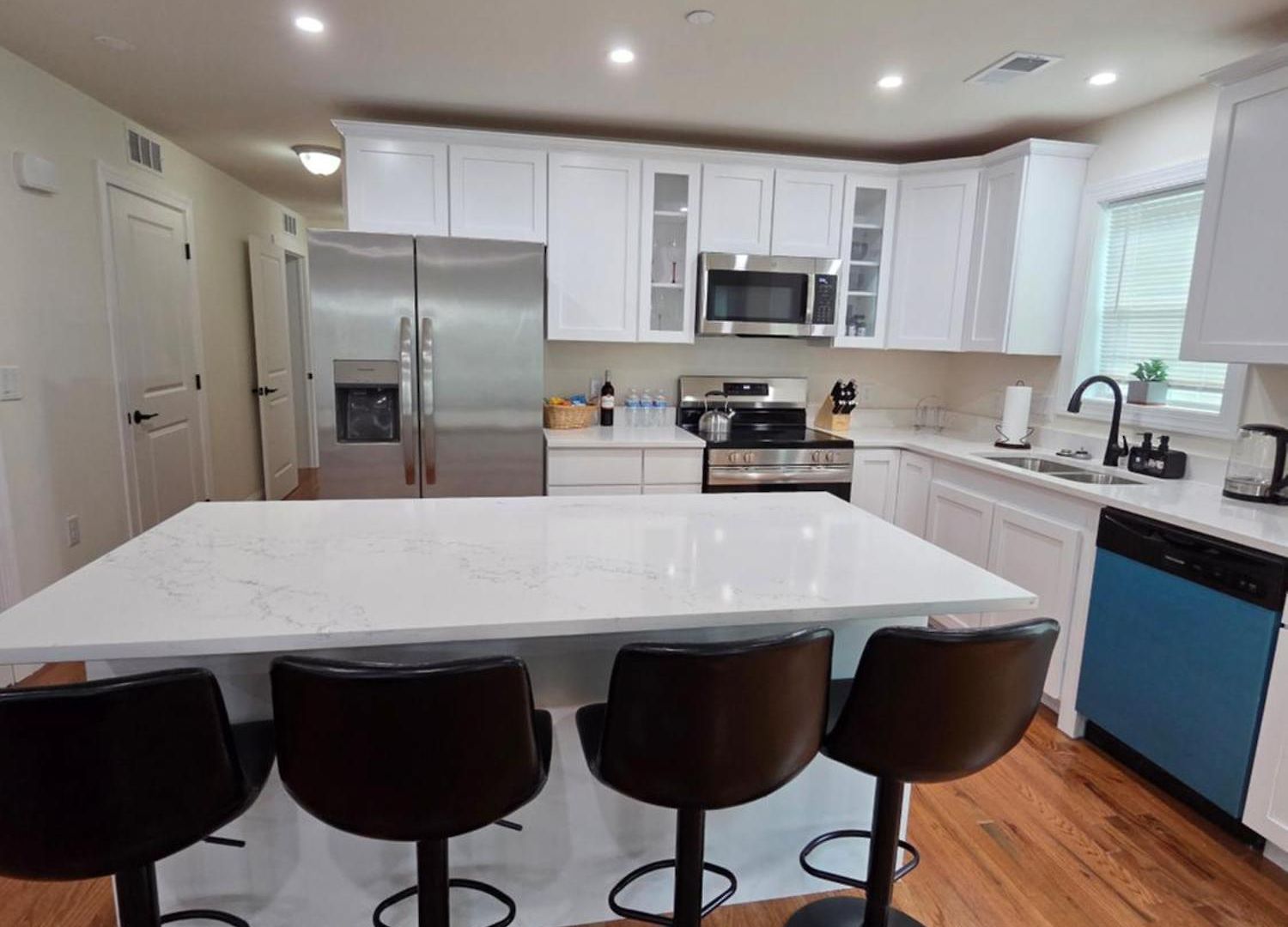 Apartment A New 3 Bedroom 4 Beds 2 Bath, 1 *