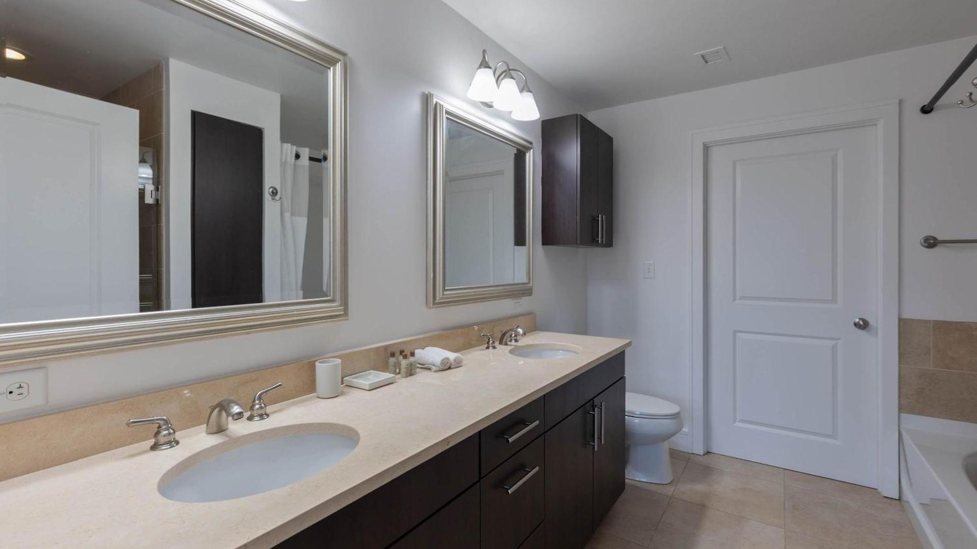 Apartment Waterfront Luxury Living & Walk To Dining *