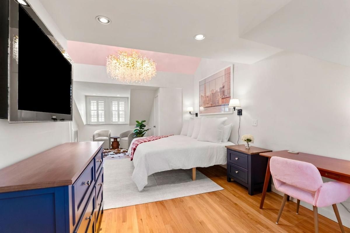South End Historic Rowhouse - World Cup *