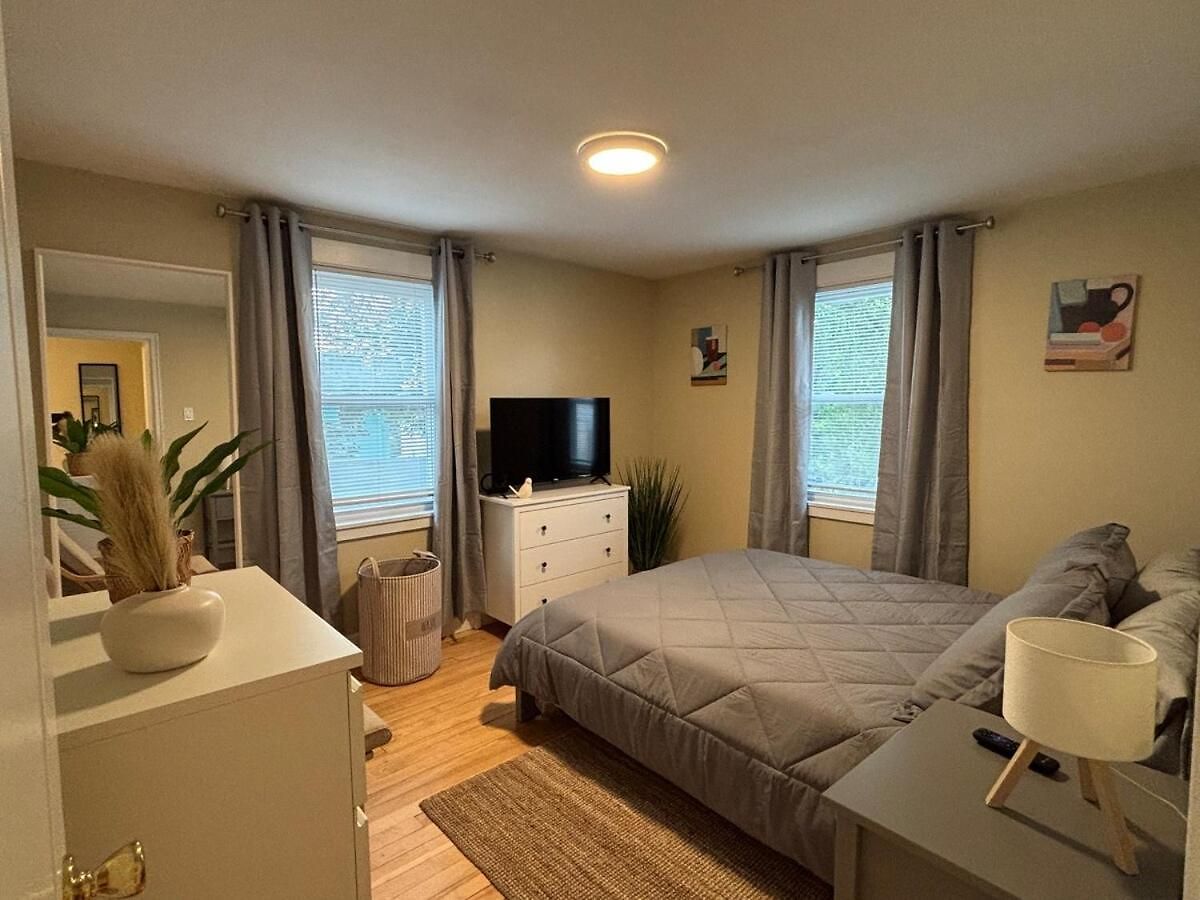 Modern 3 Bedroom With Parking In *