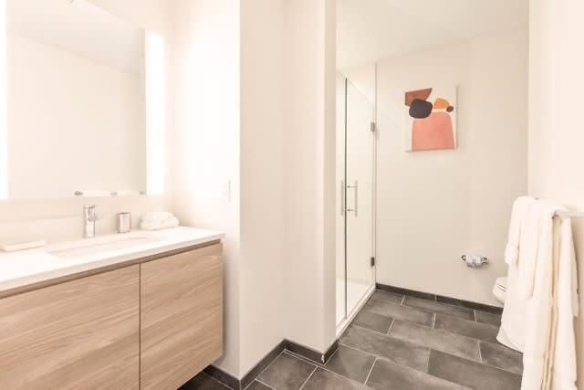 Bright Seaport Walk To Waterfront Dining Apartment Boston
