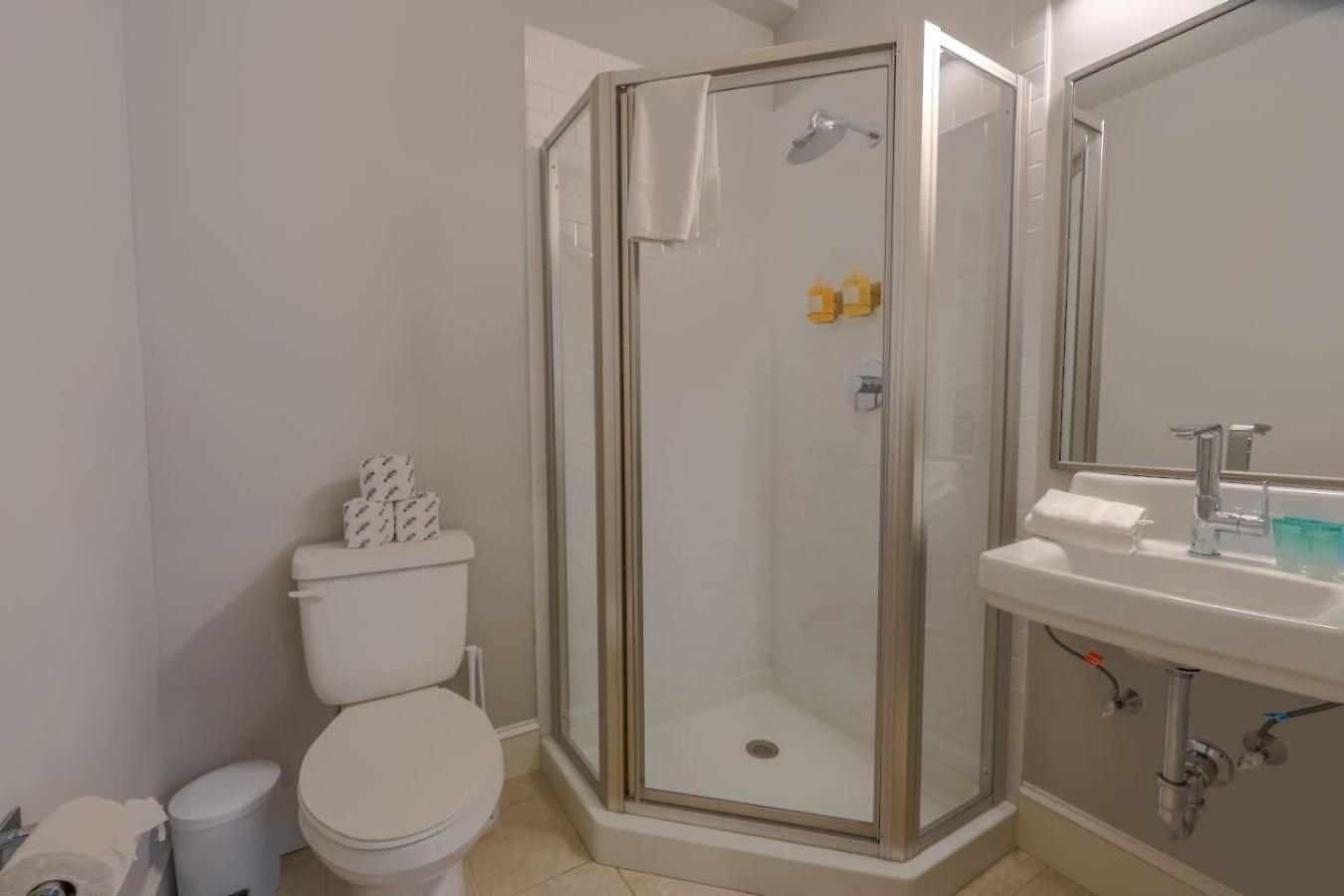 Stunning On Newbury St Apartment Boston