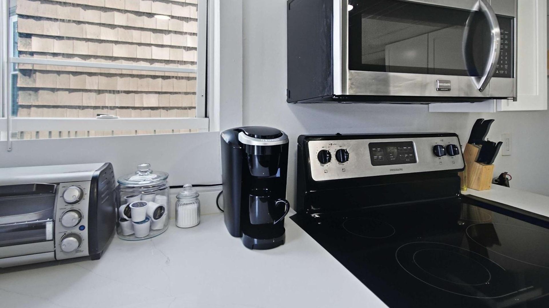 2br Near Airport Public Transit To Downtown Apartment Boston