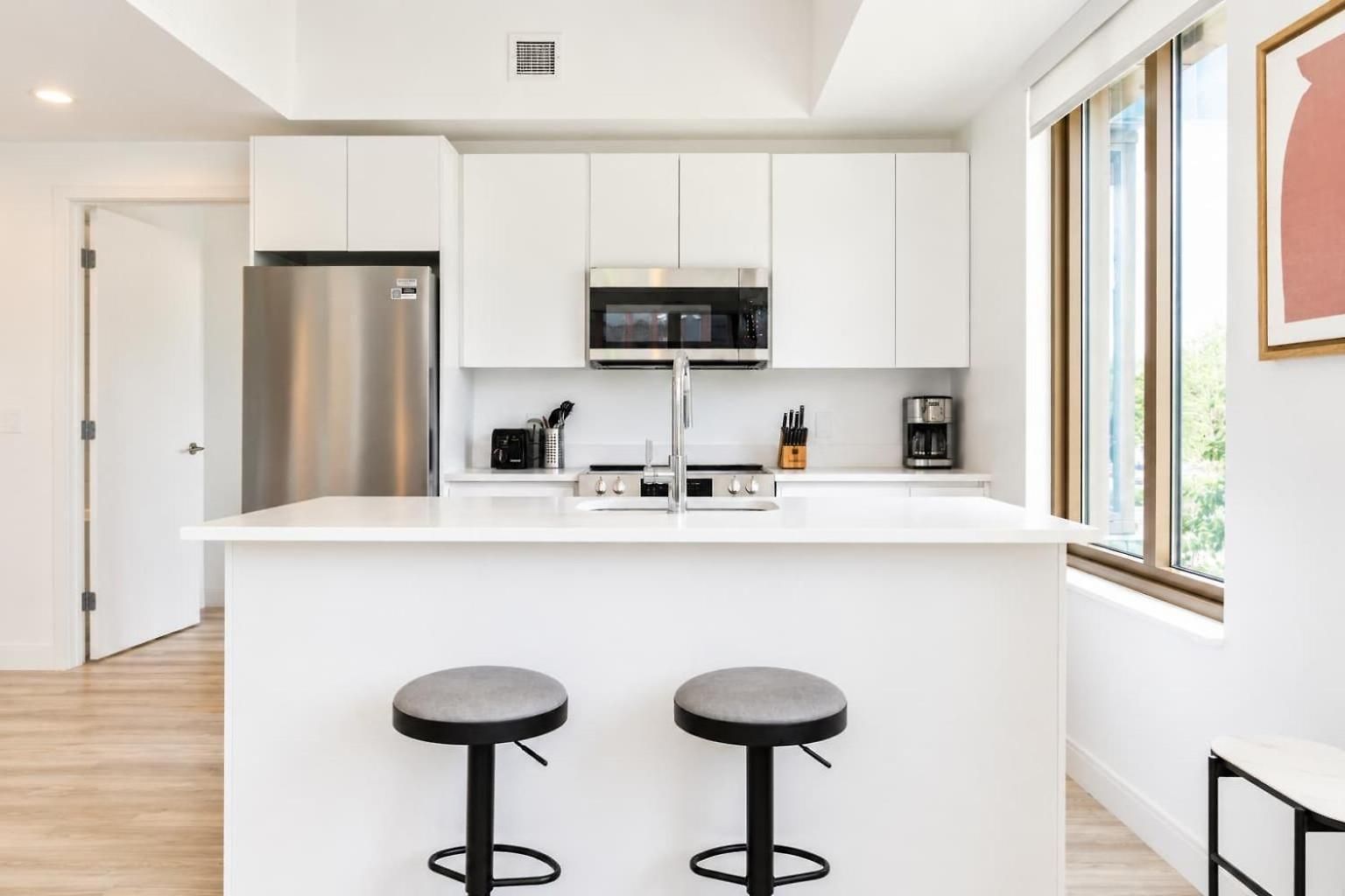Luxury Near Harvard Business & Gym *