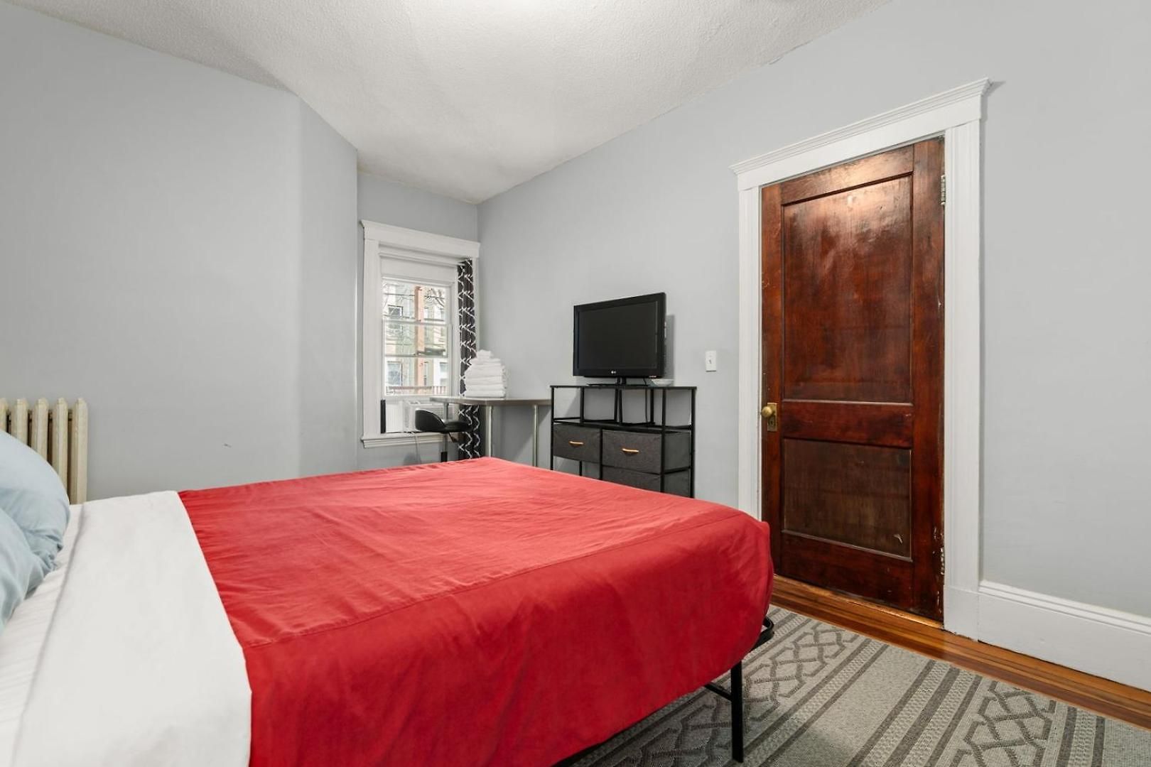 Apartment Near Cleveland Circle *