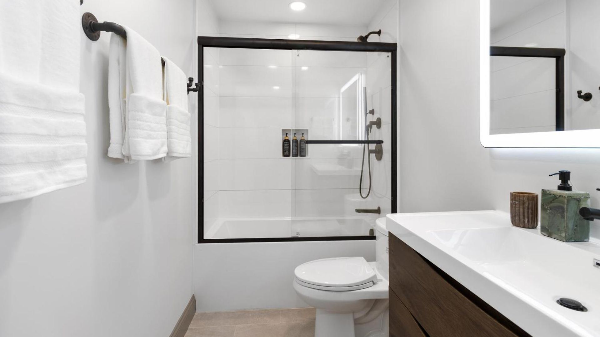 North End 2br Prime Location Apartment